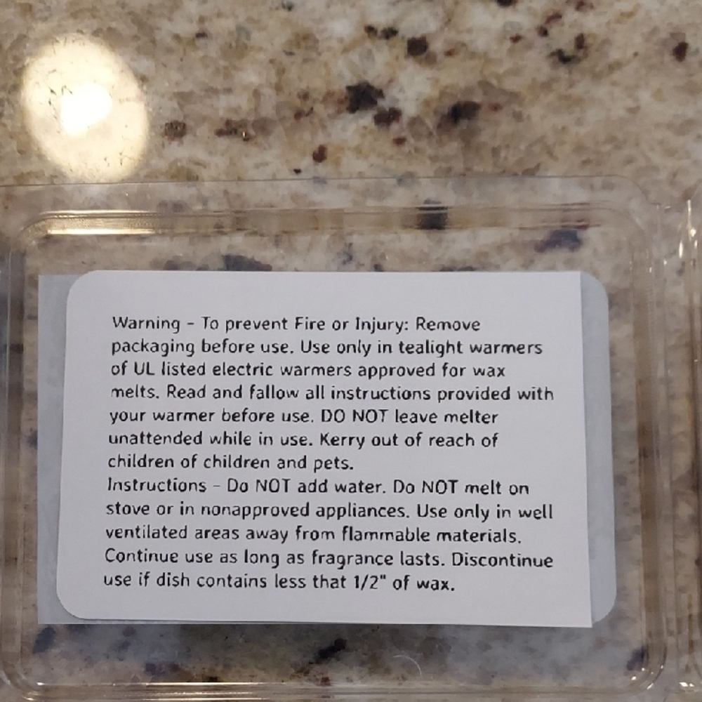 Mahogany Teakwood Bees Wax Melts - Non-Toxic and Clean Burning - Picture 2 of 4